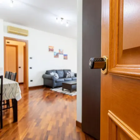Apartamento Turistico Leonardo - Rome, 20m In Treno -fiumicino Airport, 2m In Treno- Fiera, 2m In Treno Fiumicino
